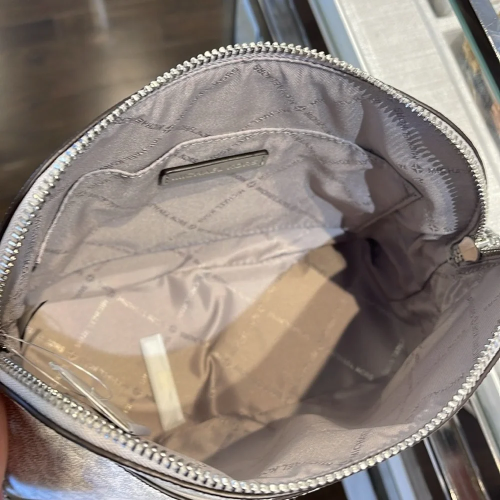 Michael Kors Jet Set Travel Medium Signature Logo Dome Crossbody Satchel Bag
NWT - Picture 7 of 16